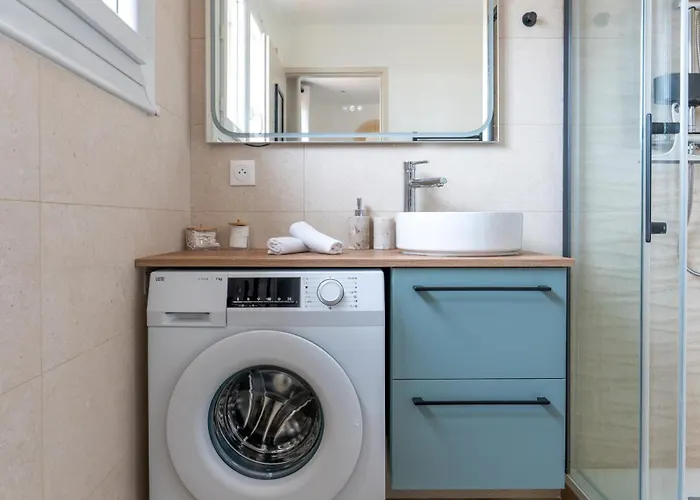 Le Petit Colbert Yourhosthelper *